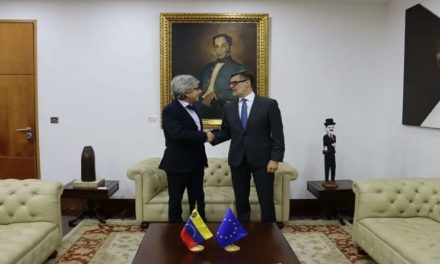 Canciller Plasencia recibe al embajador Rafael Dochao de la UE