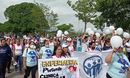 Con una gran caminata enfermeras del municipio Sucre celebraron su día