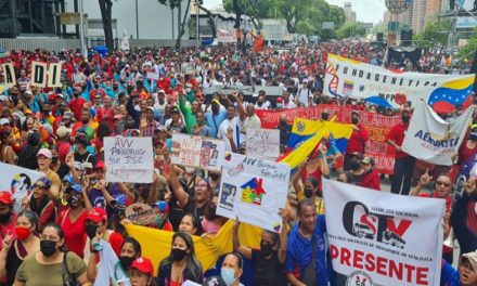 Inicia movilización por el Día del Trabajador desde Caracas