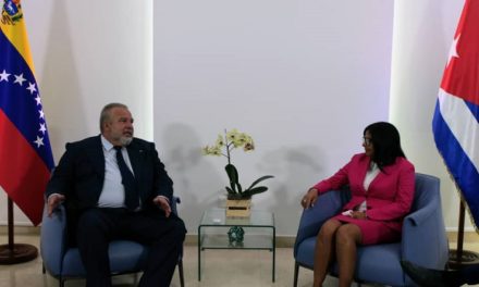 Vicepresidenta Delcy Rodríguez recibe al Primer Ministro de Cuba