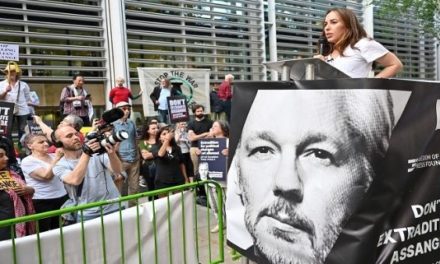 Defensa de Julián Assange presenta petición de no extradición
