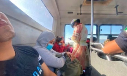 Autoridades mexicanas rescatan a 158 migrantes de un tráiler