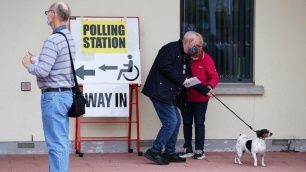 Avanzan elecciones locales en Gran Bretaña e Irlanda del Norte