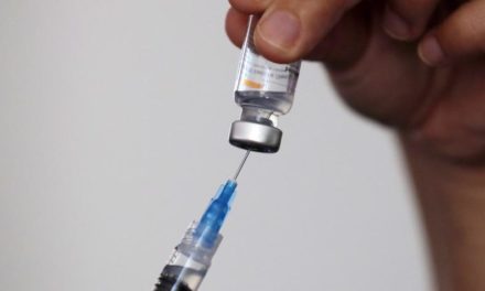China comienza ensayos clínicos de vacuna contra la variante Ómicron