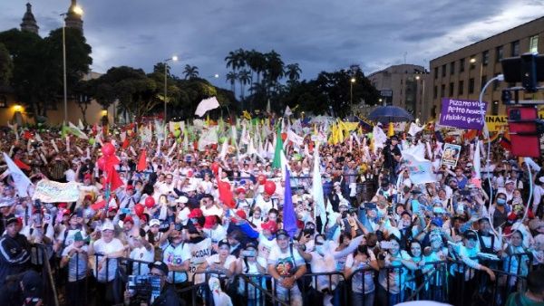 Concentración masiva recibe a Gustavo Petro en Bucaramanga