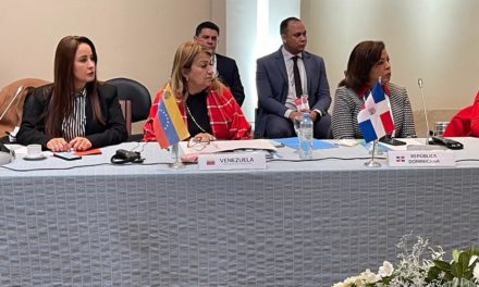 Venezuela expone en reunión regional la educación de América latina