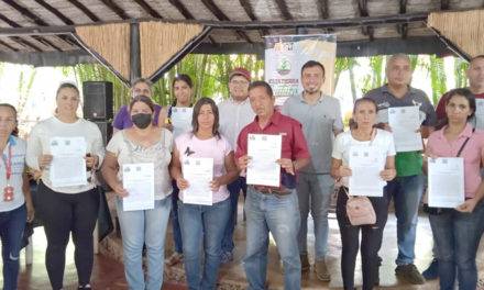 Entregados diez títulos de adjudicación de tierras en Pie de Cerro