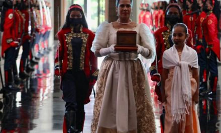 Maduro: Para Bolívar y Manuela Sáenz todos los homenajes