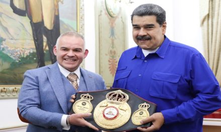 AMB entrega Título de Campeón Honorario al presidente Maduro