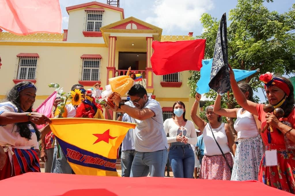 Los presentes pudieron celebrar al ritmo de los tambores | Foto Prensa Alcaldía de Santos Michelena