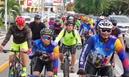 Periodistas de Aragua comenzaron su celebración con una bicicletada