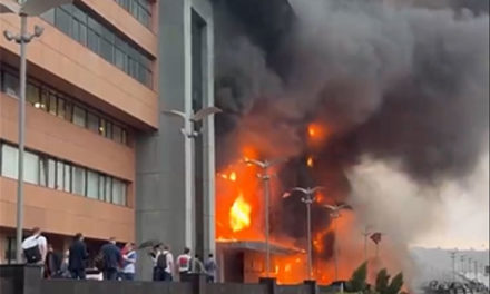 Incendio en centro de negocios al oeste de Moscú