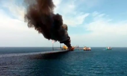Incendio en plataforma petrolera rusa deja tres personas fallecidas