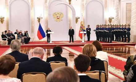 Presidente Vladimir Putin exhorta a la unidad nacional en el Día de Rusia