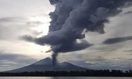 Entra en erupción el volcán Ulawun en Papúa Nueva Guinea