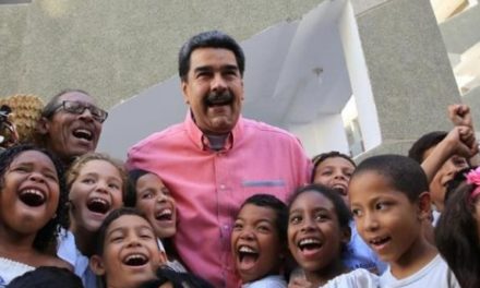 Presidente Maduro extiende felicitaciones por el Día del Niño y Niña