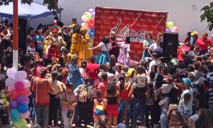 Niños de San Mateo celebraron su día con shows musicales, sorpresas y cotillones