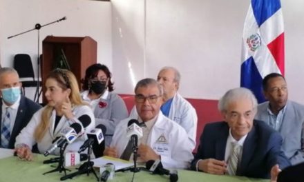 Médicos dominicanos protestan en reclamo de mayores insumos