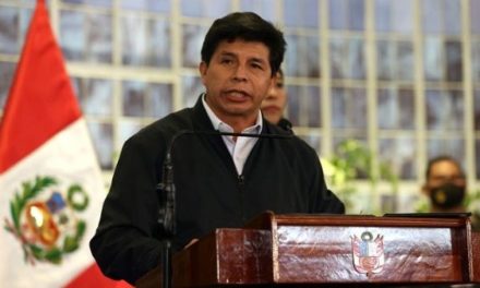 Investigan a presidente de Perú por tráfico de influencias