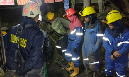 Rescatados con vida nueve mineros atrapados en Colombia