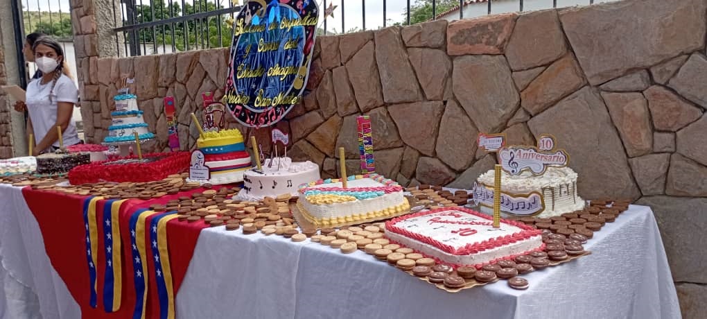 Los pasteles se dejaron ver en la fiesta aniversario