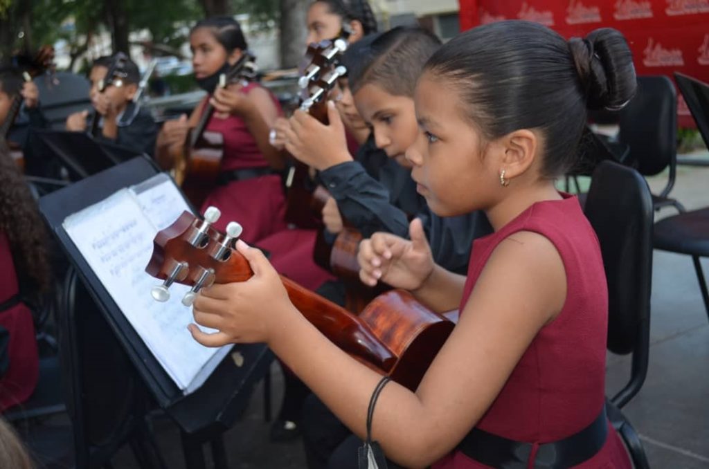 El arte de los niños y niñas del Sistema de Orquestas de Venezuela, Núcleo San Mateo, se hizo sentir en la celebración de su 10° Aniversario | FOTOS PRENSA ALCALDÍA DE BOLÍVAR