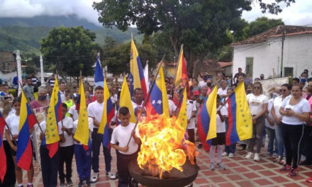 Revenga inició sus Fiestas Patronales con Recorrido de la Antorcha