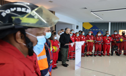 Arribaron a Venezuela bomberos que combatieron incendio en Matanzas