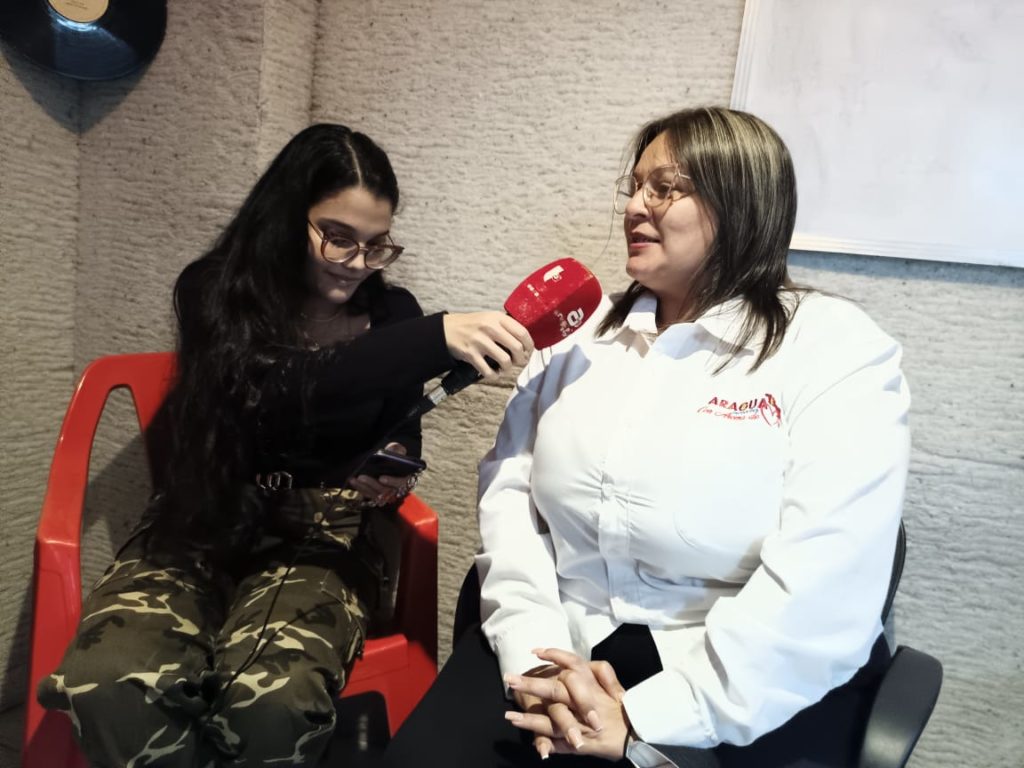 La secretaria de Desarrollo Económico Productivo y Turismo, Maritza Mendoza, ofreció declaraciones a través del programa Radar Informativo de Aragüeña 99.5FM | FOTO CORTESÍA ARAGÜEÑA 99.5FM