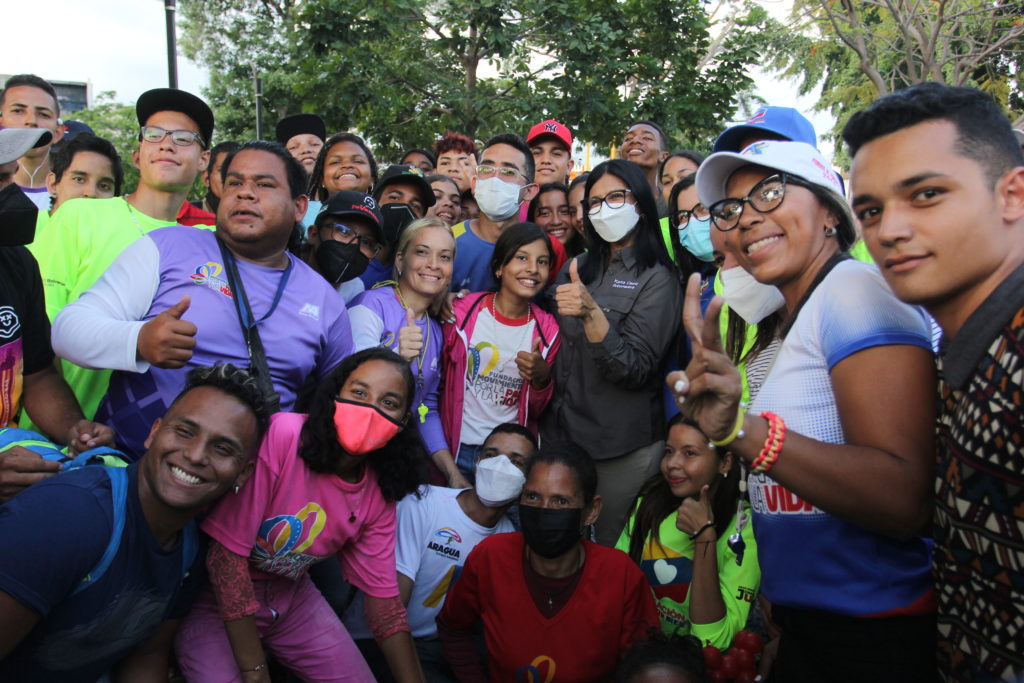 Gobernadora Karina Carpio compartió con los voluntarios del Plan Vacacional Comunitario Juvenil desde el Parque Felipe Guevara Rojas | FOTOS JESÚS PACHECO