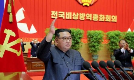 Líder norcoreano proclama la victoria sobre el coronavirus