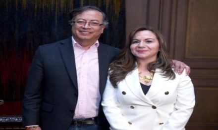 Presidente de Colombia posesiona a nueva ministra de TIC