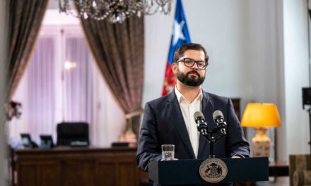 Gobierno de Chile se compromete a avanzar hacia una Constitución democrática