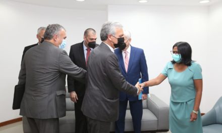 Vicepresidenta Rodríguez se reúne con autoridades comerciales de Colombia