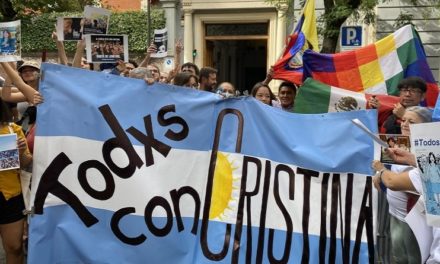 Movimiento Frente de Todos se movilizó en apoyo a Cristina Fernández