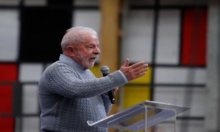 Lula da Silva repudia ataque de parlamentario bolsonarista contra periodista