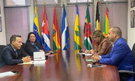 Ministro de Transporte estrechó lazos de cooperación con el Banco del Alba