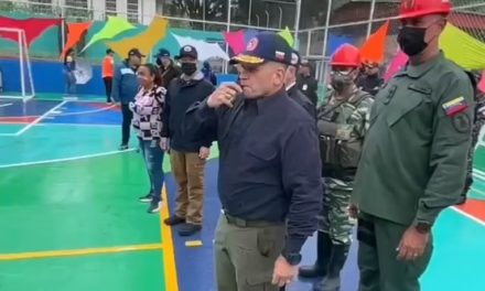 Gobierno Bolivariano entregó cancha de usos múltiples y material deportivo en Las Tejerías