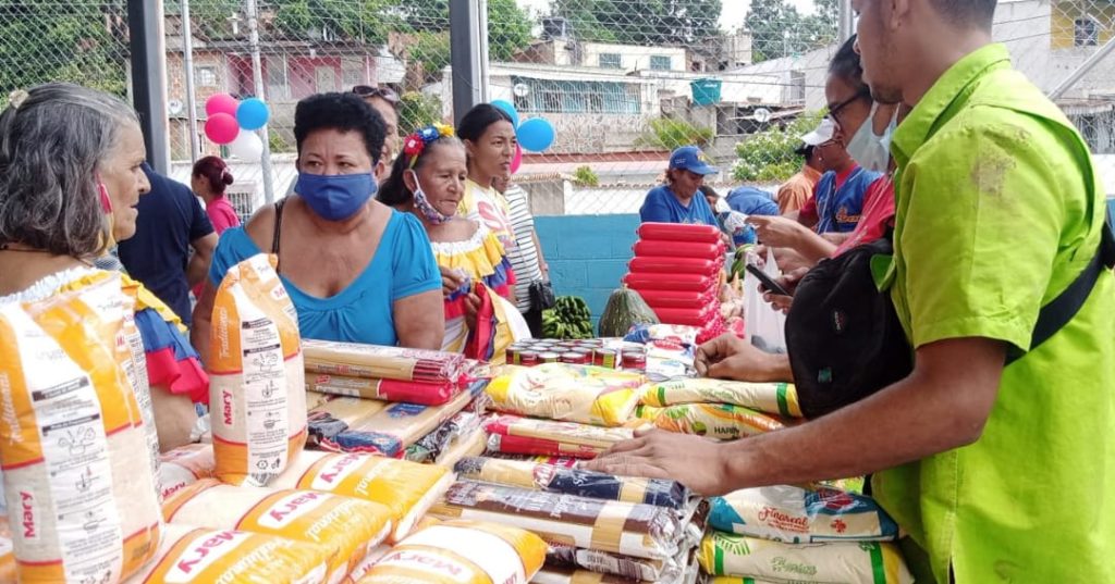 El pueblo organizado recibió atención alimentaria | FOTOS CORTESÍA