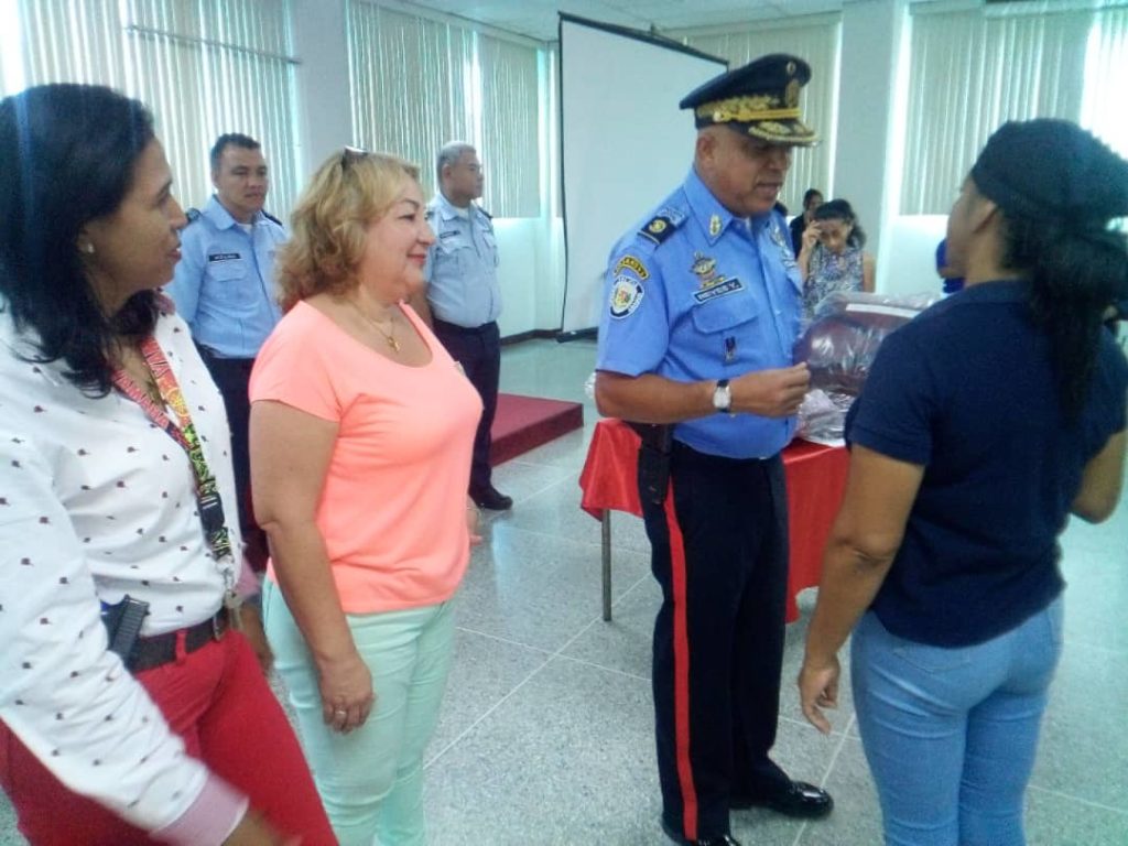 Funcionarios de la Policía de Aragua son dotados con uniformes