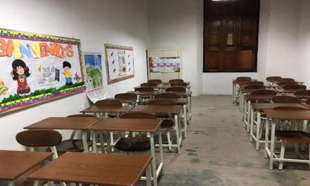 Motor Forestal recupera mobiliario de escuelas y liceos del país