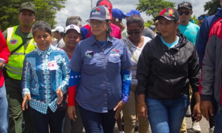 Gobernadora Karina Carpio inspeccionó trabajos de rehabilitación en la carretera de Barbacoas