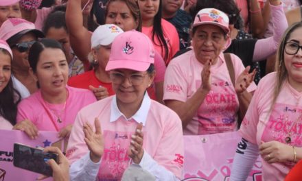 «Caminata Tócate 4K» del Mes Rosa liderada por la Gobernadora Karina Carpio