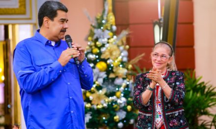 Nicolás Maduro felicita a la primera combatiente por su cumpleaños