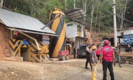 Avalancha deja atrapados tres mineros en Ecuador