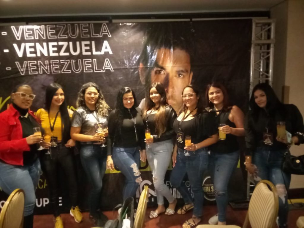 Miembros del club de Fans de Jerry Rivera en Maracay