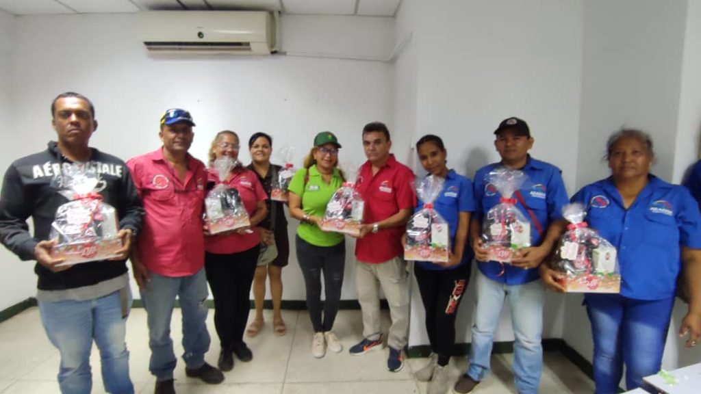 El personal de Alimentación de Minppal Aragua recibió regalos navideños