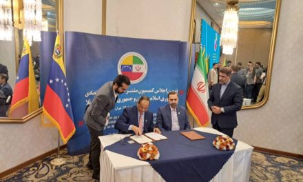 Venezuela e Irán firman convenios para impulsar la cooperación entre ambas naciones