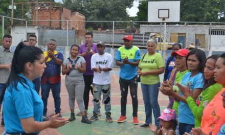 Alcaldía de Mariño entregó material para fortalecer el deporte en Samancito