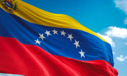 Venezuela recuerda incorporación de la octava estrella de la bandera nacional